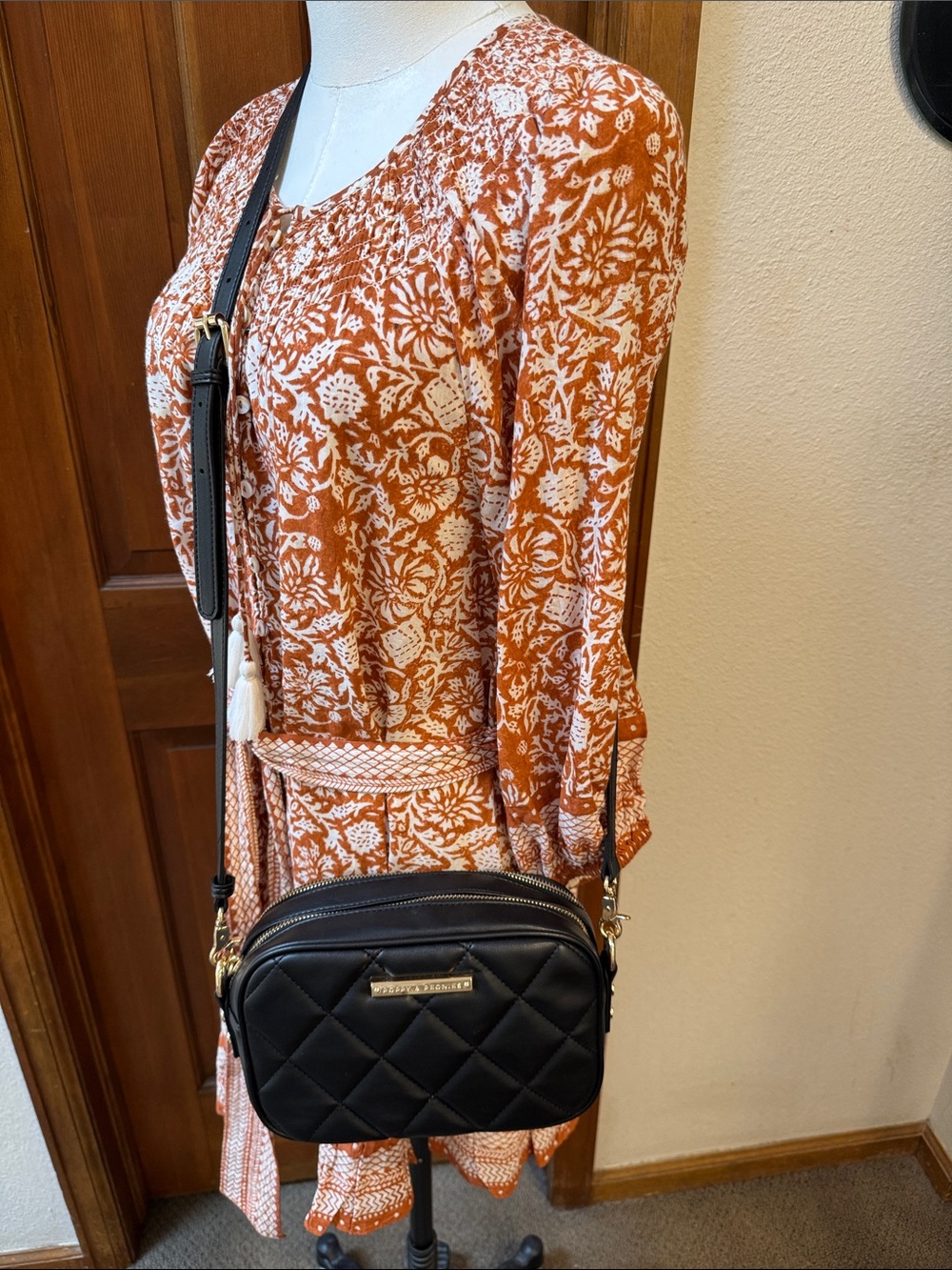 Poppy & Peonies Quilted Black Crossbody Bag - Picture 11 of 12